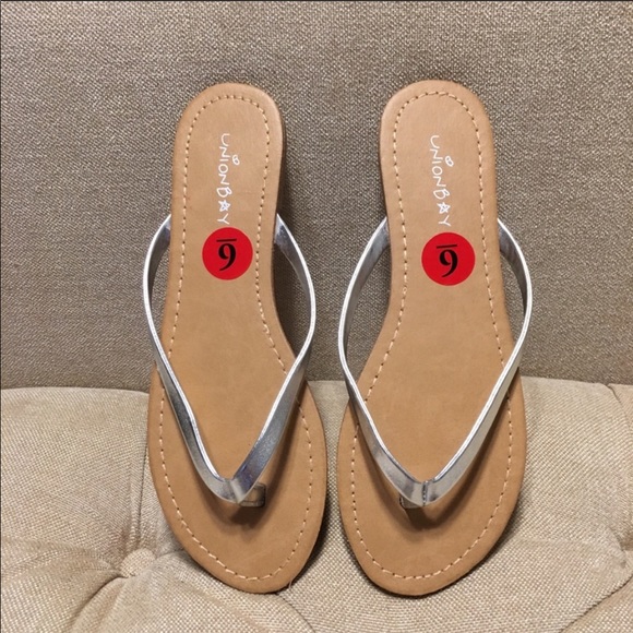 UNION BAY 2 pair Silver Flip Flops - Picture 1 of 2